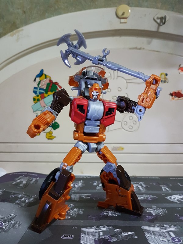 Power Of The Primes Wreck Gar Walgreens Exclusive In Hand Photos 03 (3 of 16)